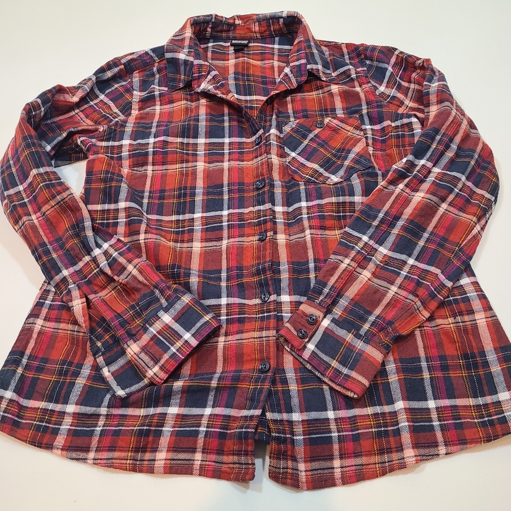 Patagonia Organic Cotton Plaid Flannel Button-Up Shirt in Size 10